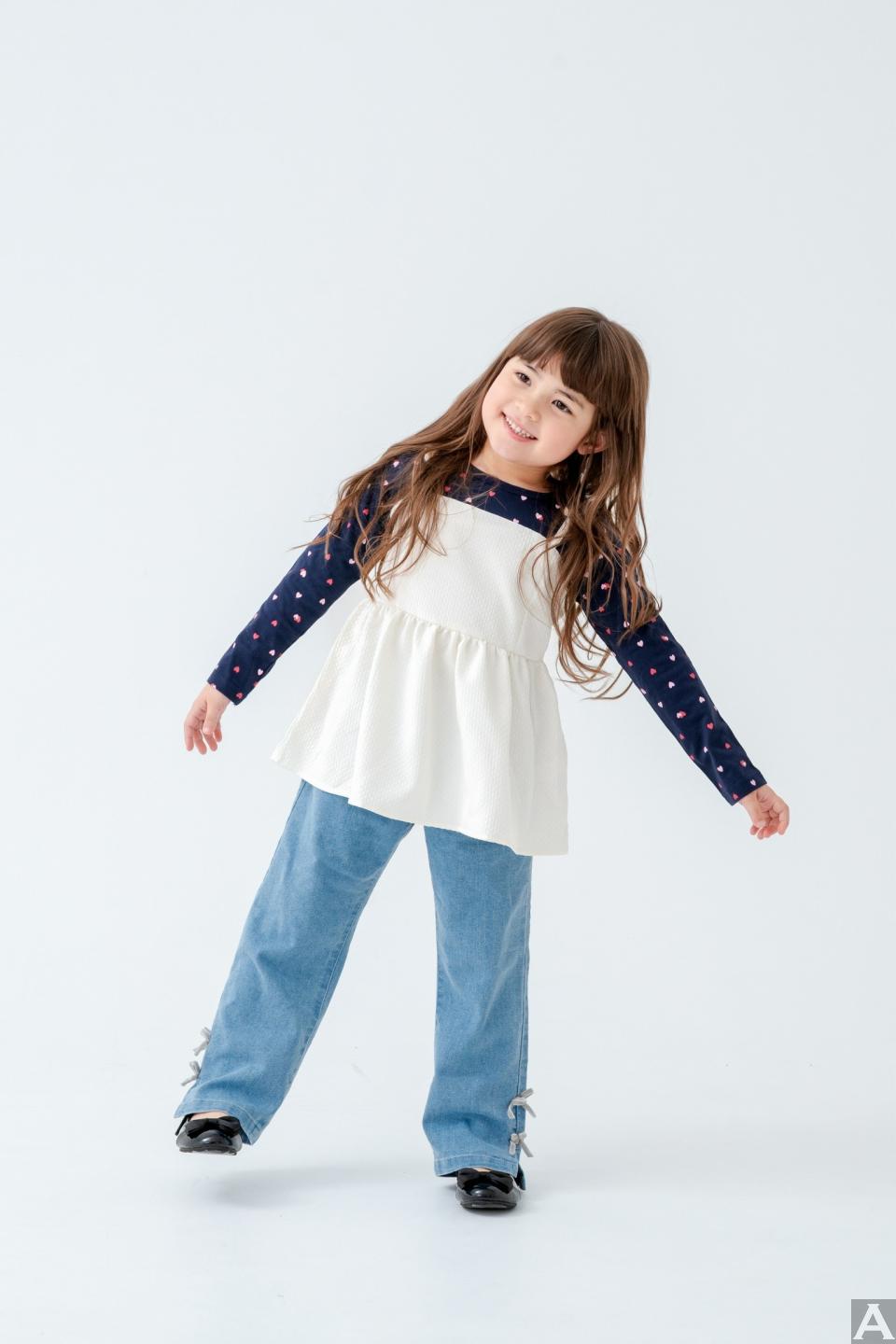 東京外国人モデル事務所アクアモデル所属のキッズモデルのエミリー