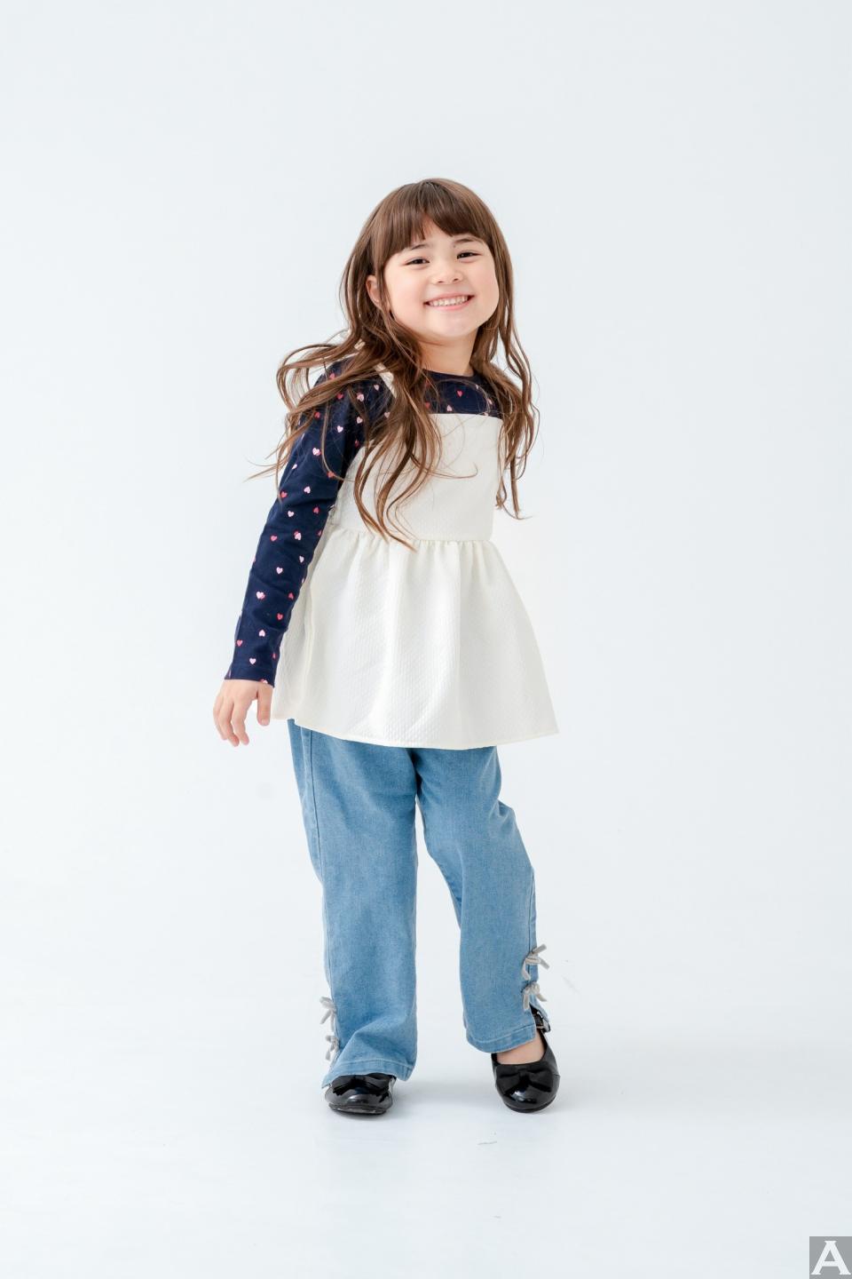 東京外国人モデル事務所アクアモデル所属のキッズモデルのエミリー