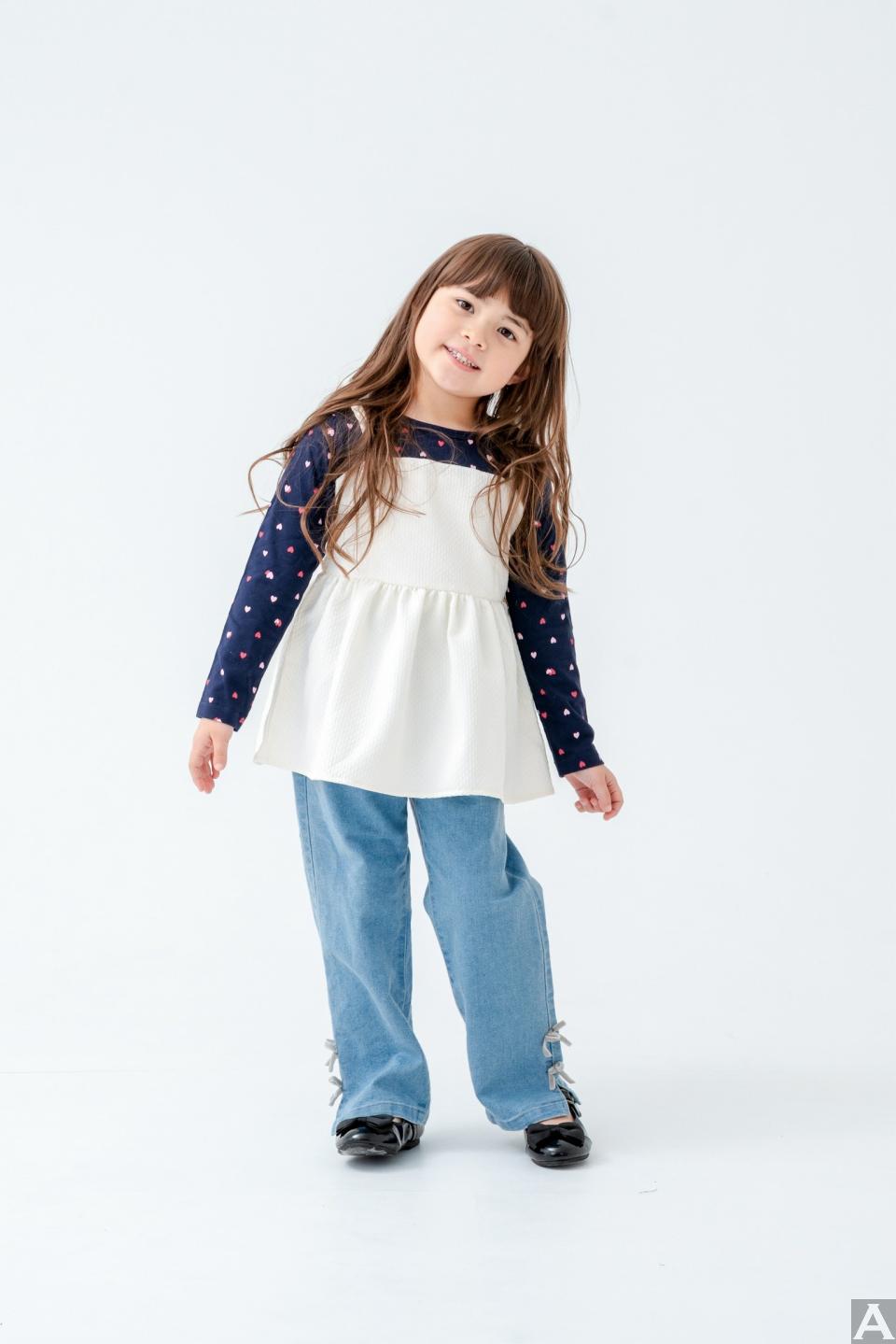 東京外国人モデル事務所アクアモデル所属のキッズモデルのエミリー