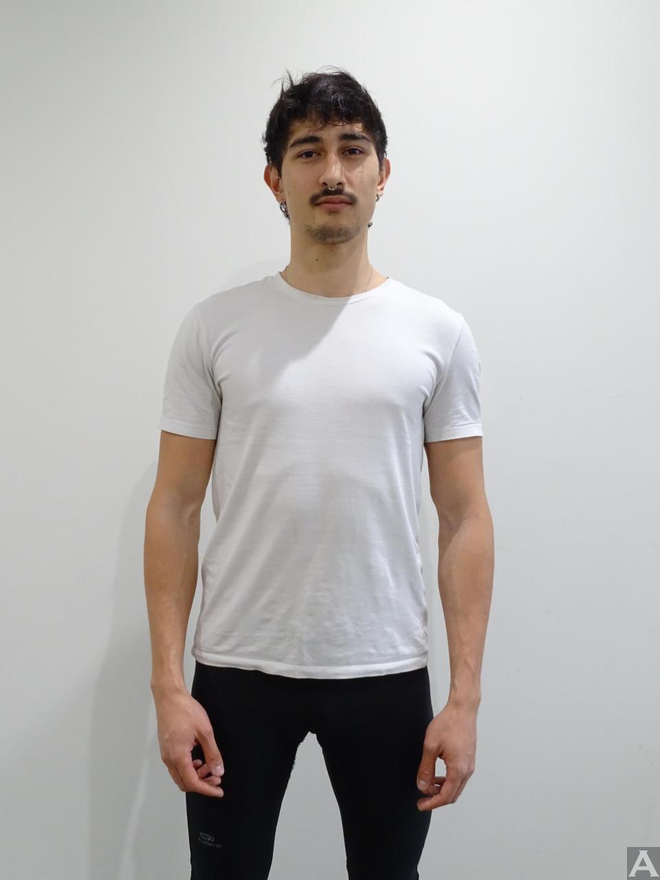 東京外国人モデル事務所アクアモデル所属のハーフモデルのマルティン