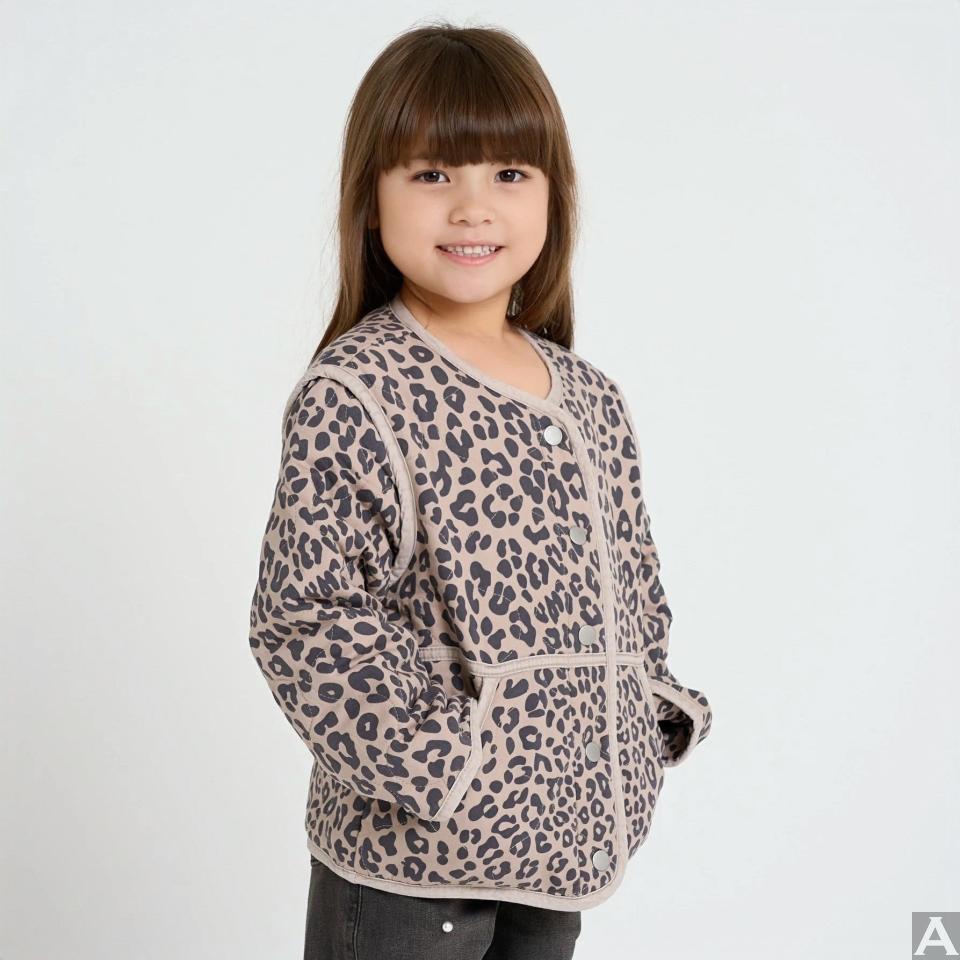 東京外国人モデル事務所アクアモデル所属のキッズモデルのエミリー