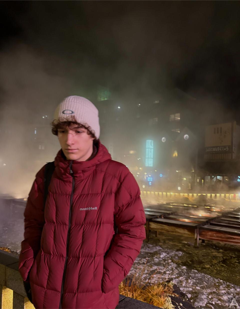 東京外国人モデル事務所アクアモデル所属の白人モデルのアルトウ－ル