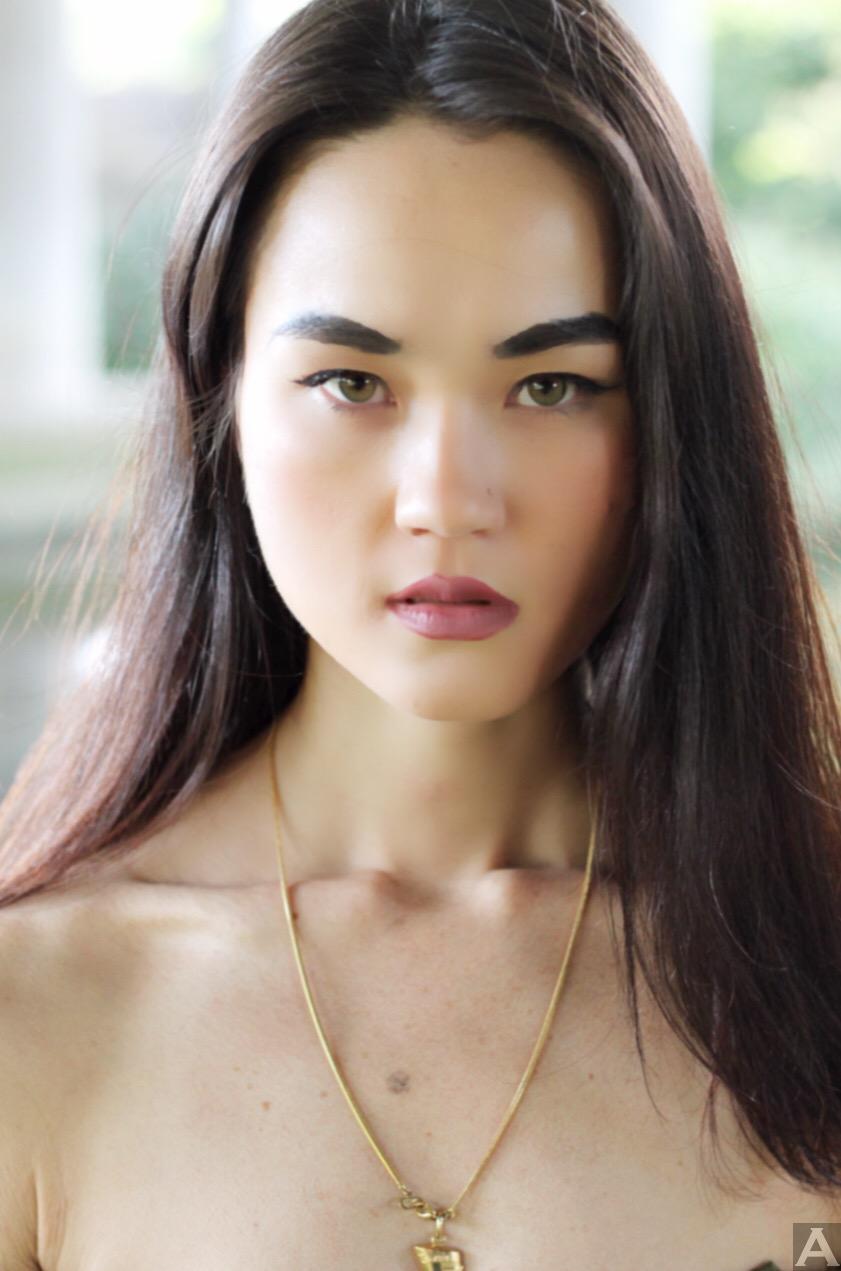 東京　外国人　モデル事務所　アクアモデル　ファッション　アジア人　カリン