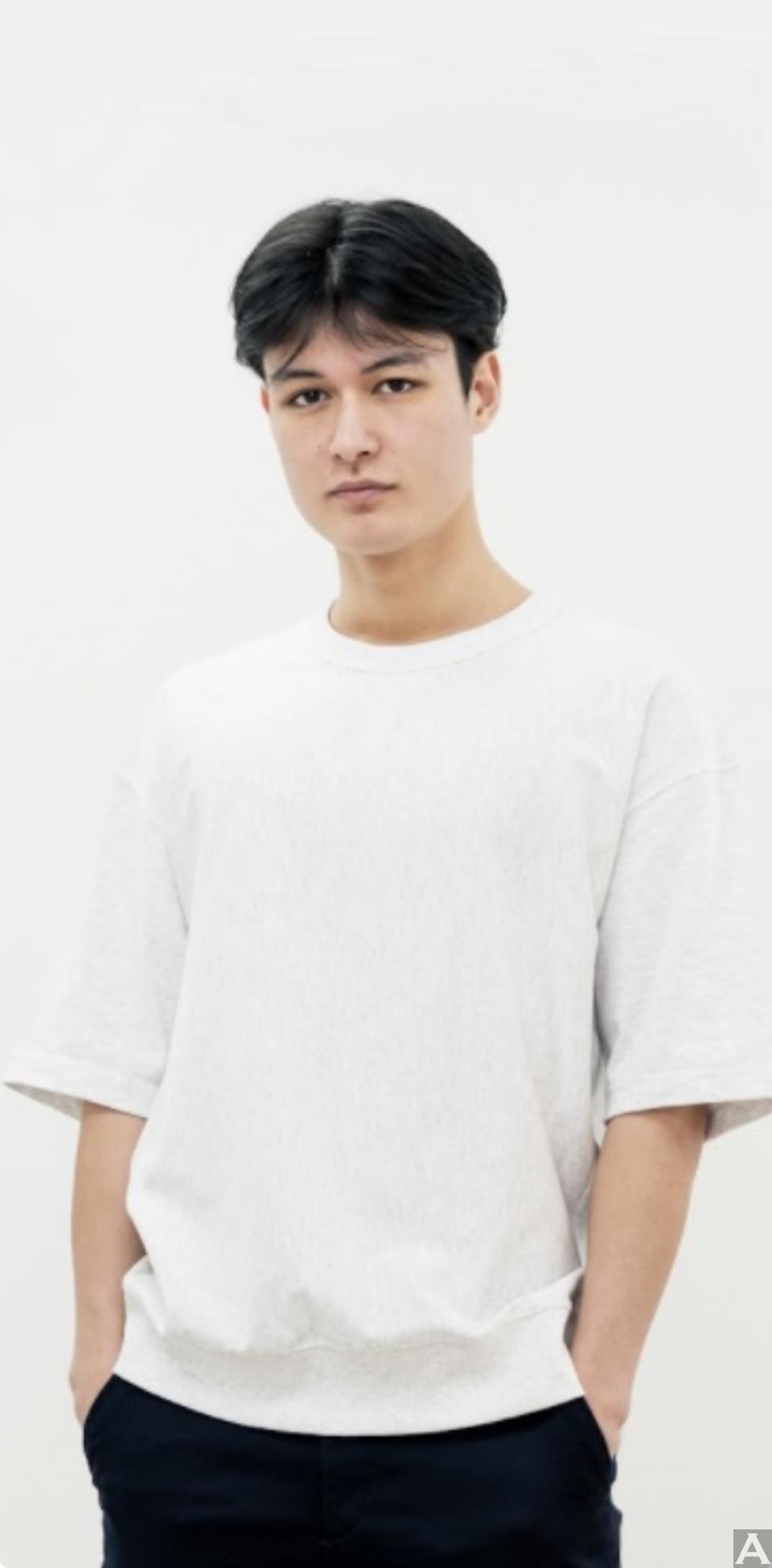 東京外国人モデル事務所アクアモデル所属のハーフモデルのアレックス