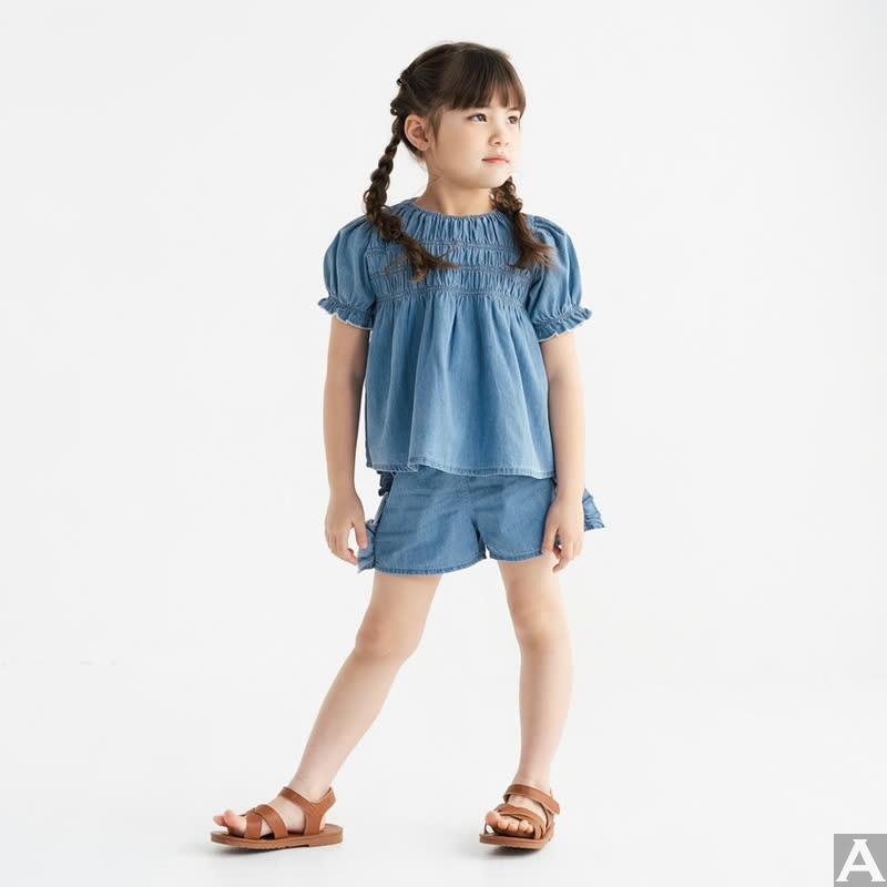 東京外国人モデル事務所アクアモデル所属のキッズモデルのエミリー