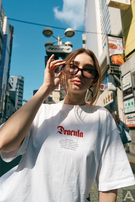 東京外国人モデル事務所アクアモデル所属の白人モデルのカリナ