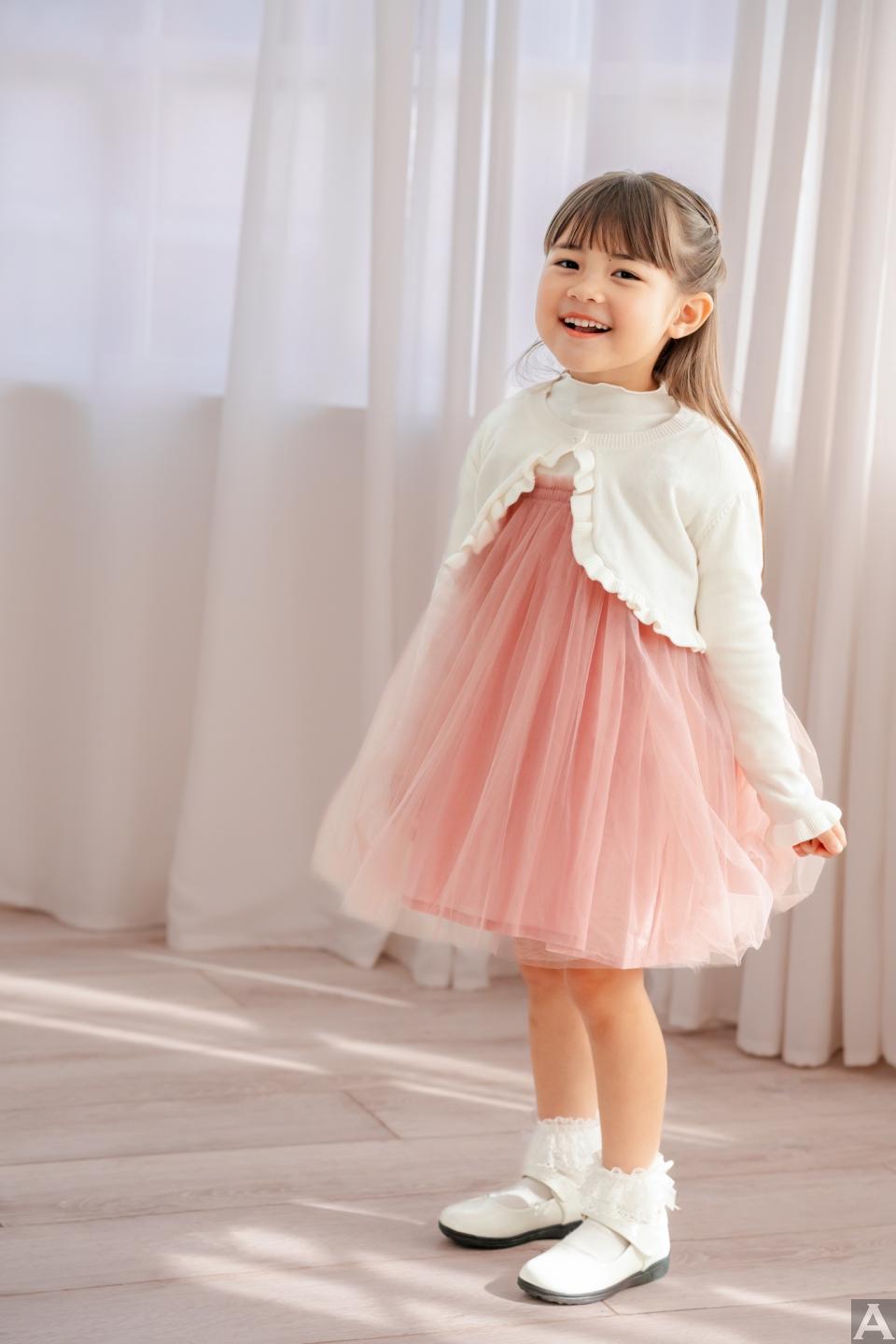 東京外国人モデル事務所アクアモデル所属のキッズモデルのエミリー