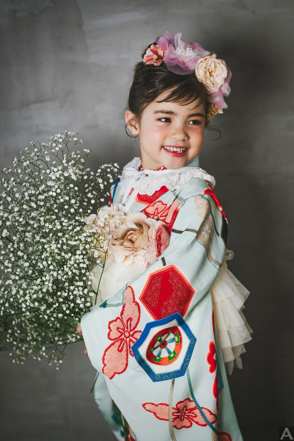 東京外国人モデル事務所アクアモデル所属のキッズモデルのエミリー