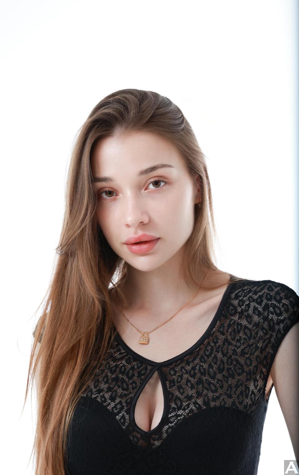 東京外国人モデル事務所アクアモデル所属の白人モデルのダイアナ
