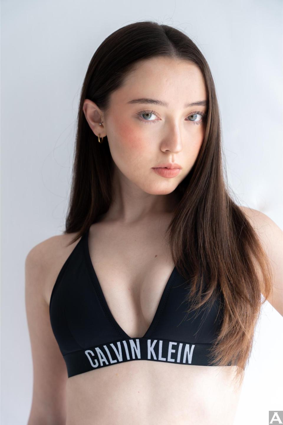 東京外国人モデル事務所アクアモデル所属のハーフモデルのクルリ
