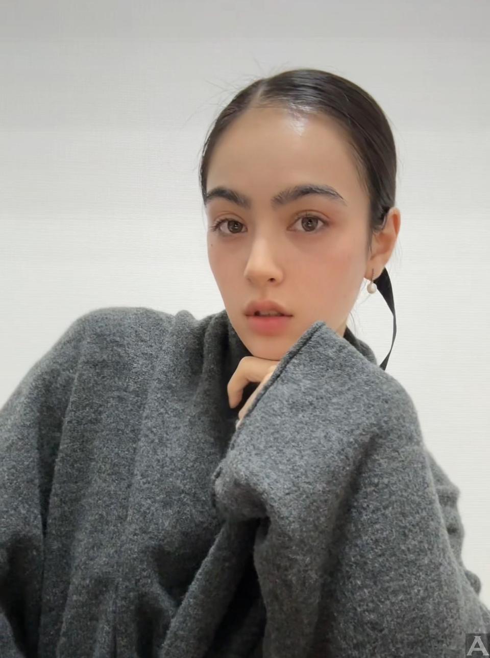 東京外国人モデル事務所アクアモデル所属のハーフモデルのエミコ