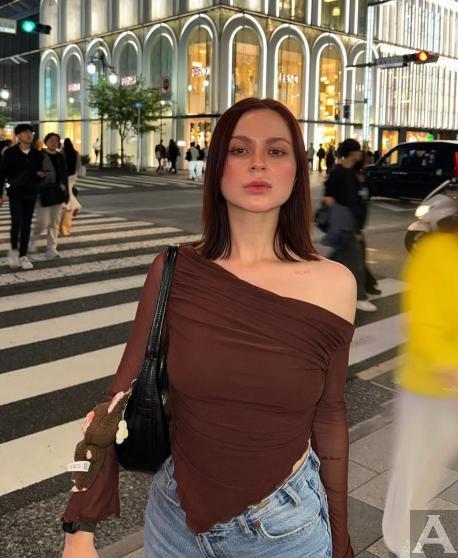 東京外国人モデル事務所アクアモデル所属の白人モデルのレシア