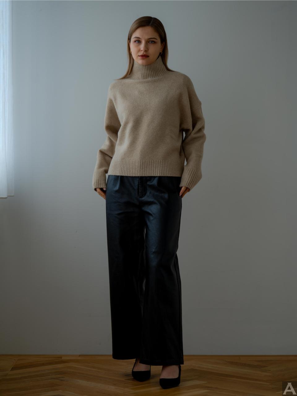 東京外国人モデル事務所アクアモデル所属の白人モデルのダイアナ