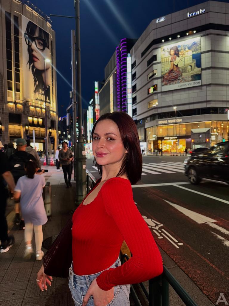東京外国人モデル事務所アクアモデル所属の白人モデルのレシア