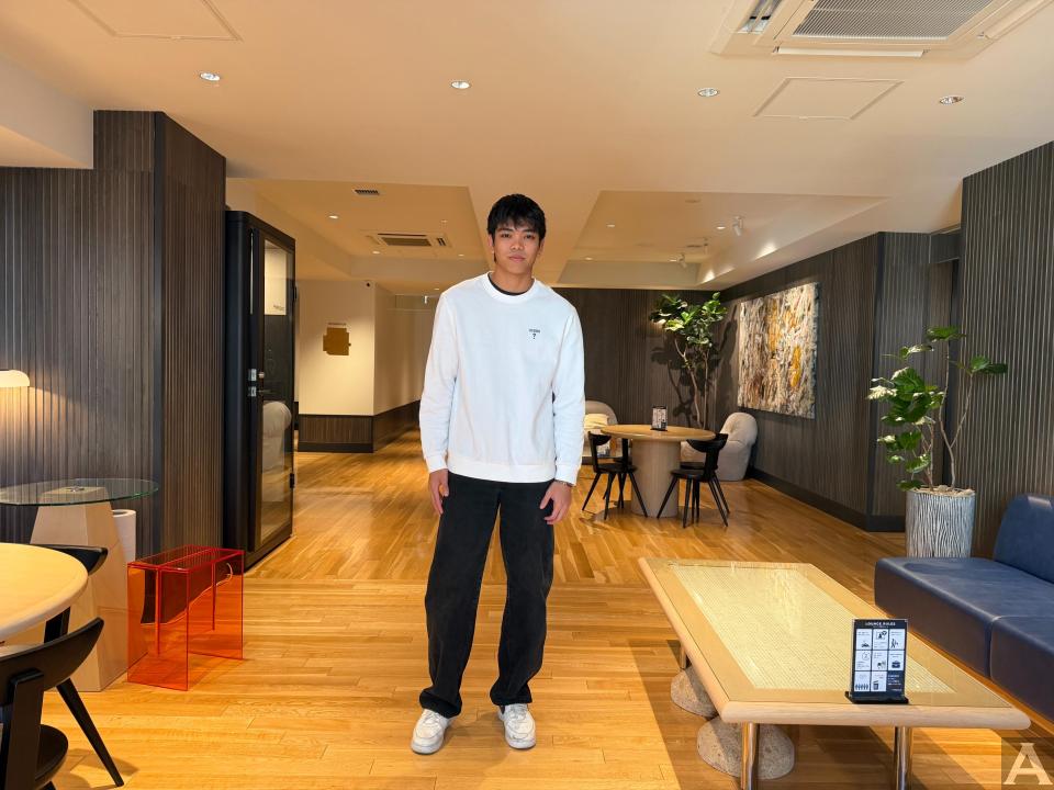 東京外国人モデル事務所アクアモデル所属の白ハーフモデルのコーディ