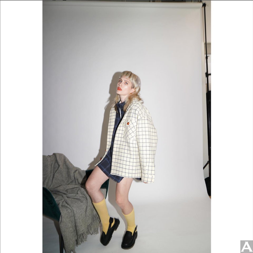 東京外国人モデル事務所アクアモデルの白人女性モデルナナ