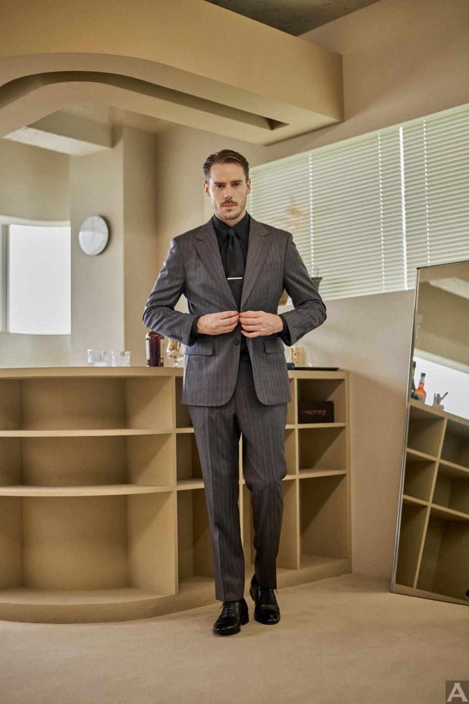 東京　モデル事務所　アクアモデル　白人　コマーシャル　ドラマ　役者　ファッション　ロメイン