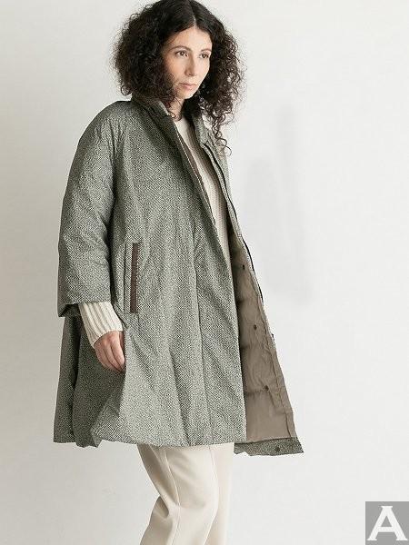 東京　外国人　モデル事務所　アクアモデル　白人　アレサンドラ