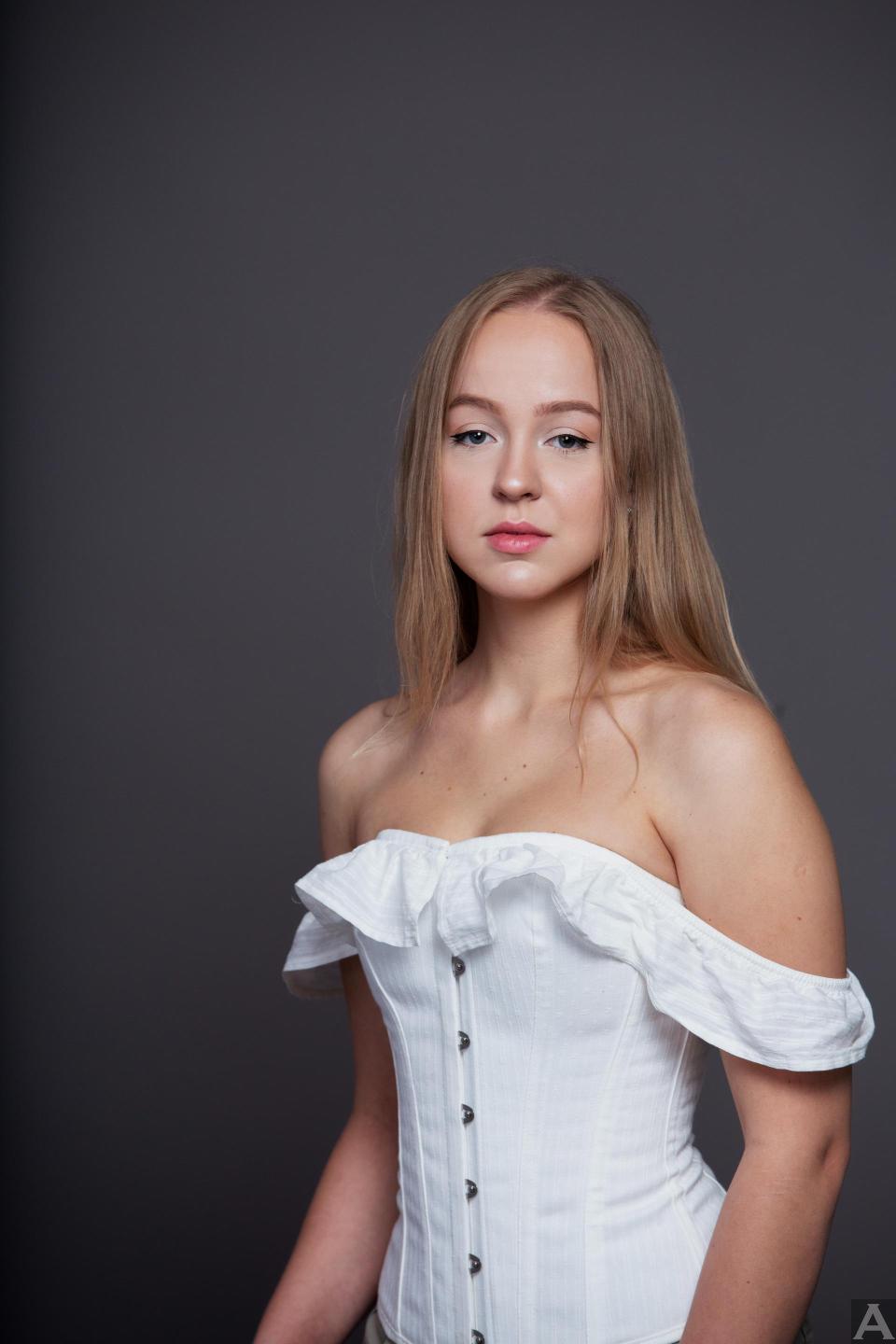 東京外国人モデル事務所アクアモデル所属の白人モデルのナタリー