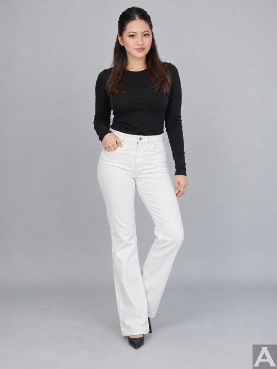 東京外国人モデル事務所アクアモデル所属のアジア人モデルのベル