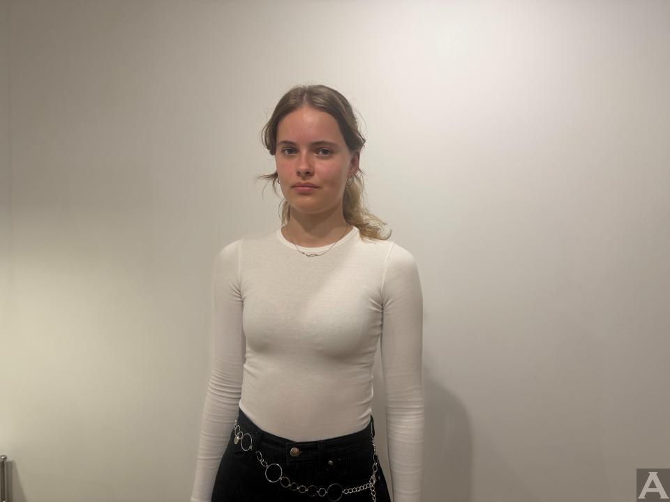 東京外国人モデル事務所アクアモデル所属の白人モデルのヘリ