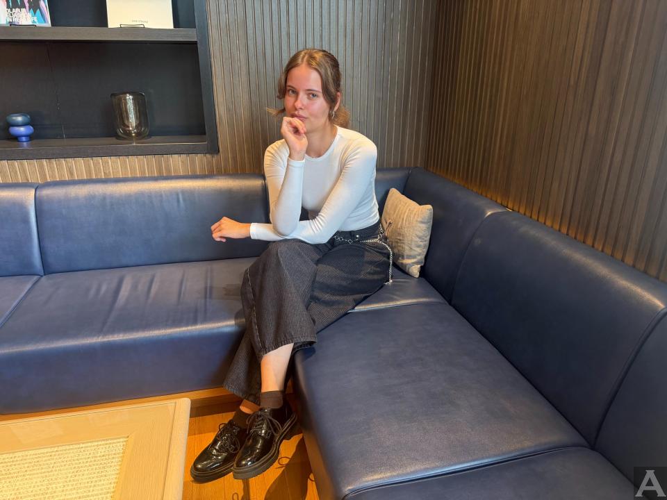 東京外国人モデル事務所アクアモデル所属の白人モデルのヘリ