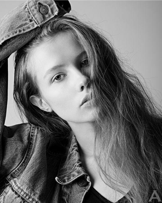 東京外国人モデル事務所アクアモデルの白人モデルアリーナ